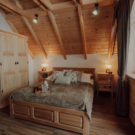 Osada Snozka - W Gorach Z Balia I Kominkiem 木屋 克鲁斯兹考采